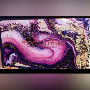 Makeup revolution forever flawless eutopia palette with milani lipstick